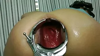 চর্মসার স্বর্ণকেশী শ ...