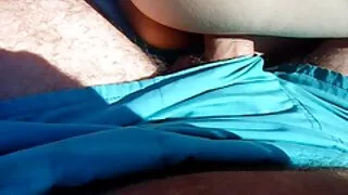 পায়ে ফর্সা চুলের কো ...