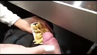 স্যালাসিয়াস চিক গ্য ...
