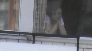 চর্মসার স্বর্ণকেশী ম ...
